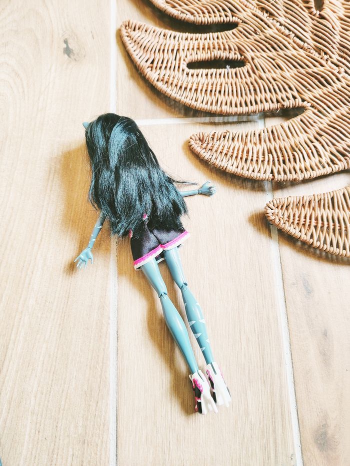 🦇 Poupée Monster high Purrsephone fearleading Mattel MMS - photo numéro 3