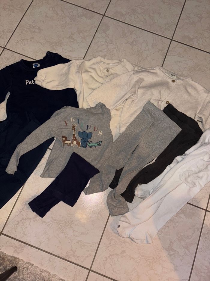 Lot d’habits taille 24 mois