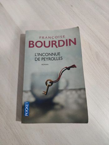 Livre poche l'inconnue de Peyrolles Bourdin