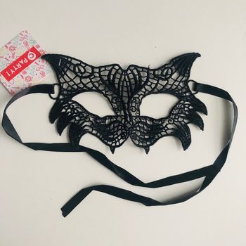 Masque noir en dentelle 