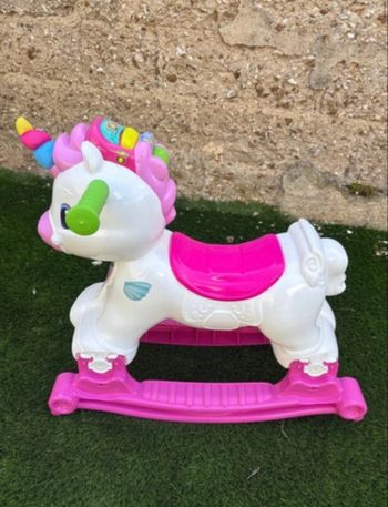 Licorne à bascule interactive