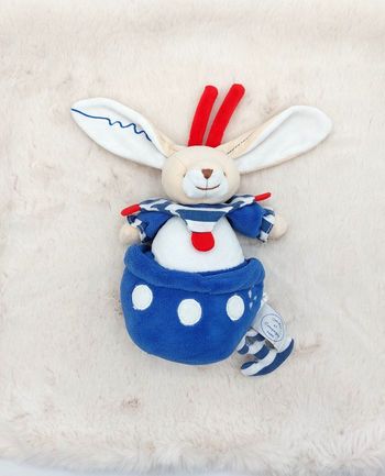 Doudou et Compagnie Peluche lapin musical Marin DC2165 bleu blanc rouge ancre