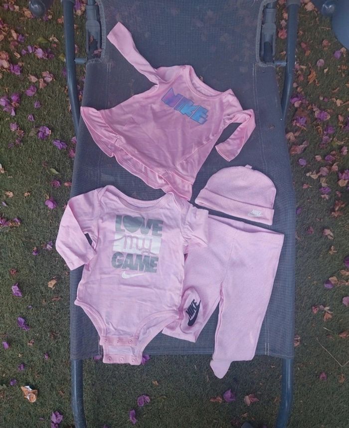 Lot 6/9 mois fille rose bébé Nike - photo numéro 2