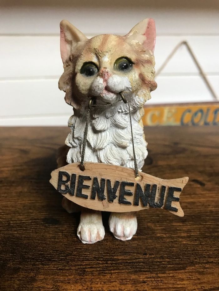 Figurine Petit chat en résine bienvenue