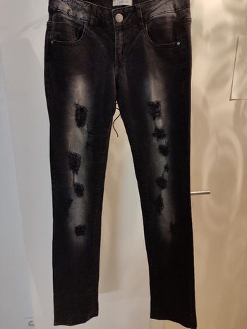 Pantalon noir à trous