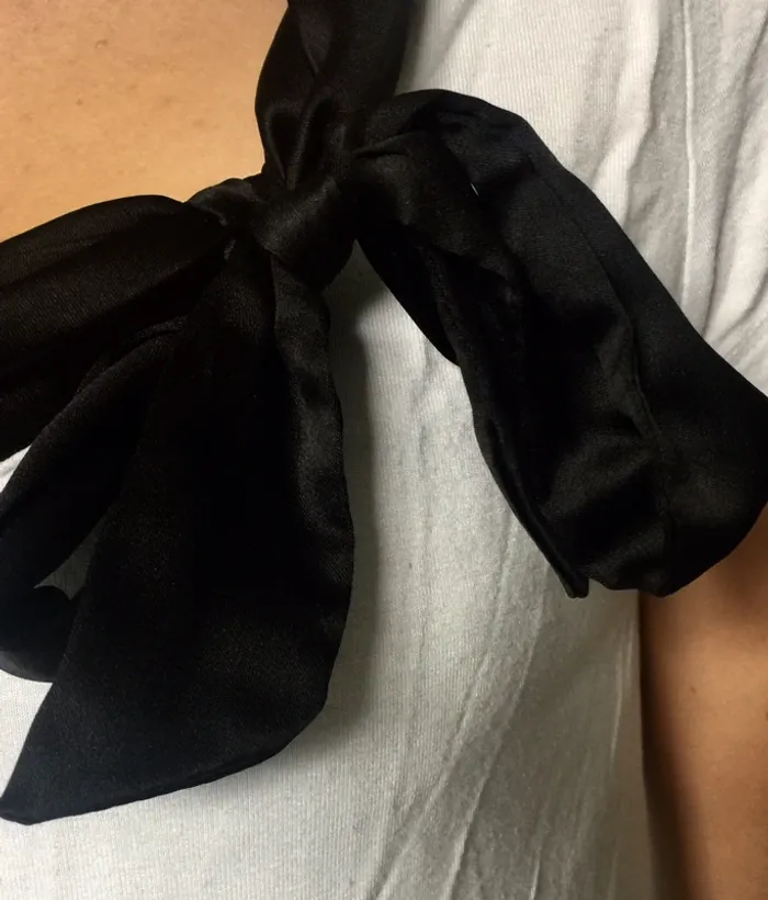 Tee shirt blanc et noir - photo numéro 2