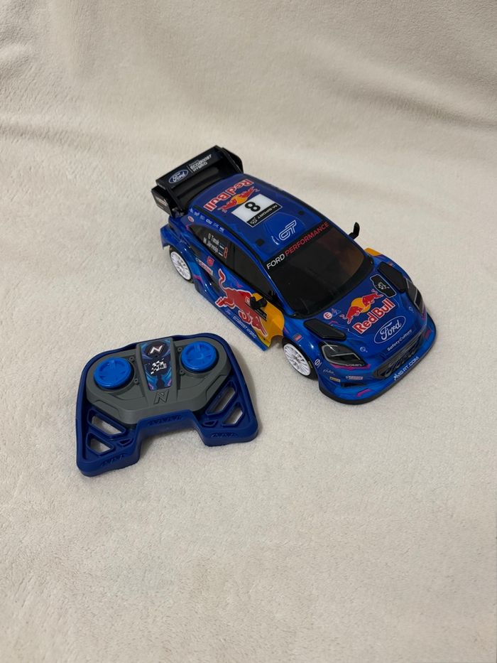 Voiture télécommandée