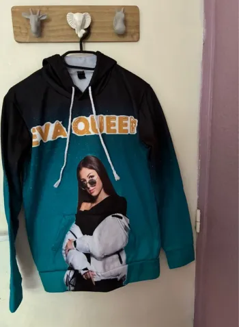 Sweat-shirt à capuche doublé Eva Queen, XS, Eva Queen neuf sans étiquette.