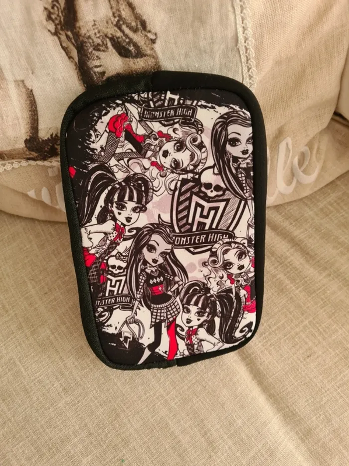 Jolie pochette noire imprimée