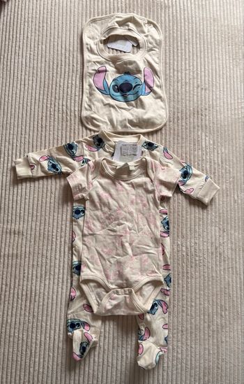 Ensemble bodie pyjama bavoir neuf Stitch unisexe 3 mois