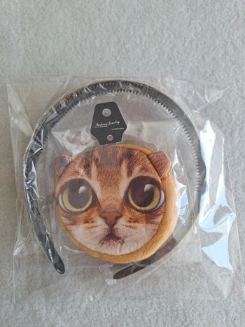 1 serre tête enfant et un porte-monnaie