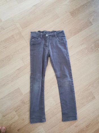 Jeans gris avec boutons réglable à la taille