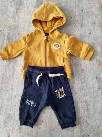 Ensemble pantalon et veste à capuche