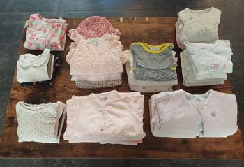 Lot vêtements fille 1 mois 42 pièces