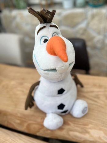 Peluche Olaf Disneyland Paris Disney bonhomme de neige La reine des neiges store