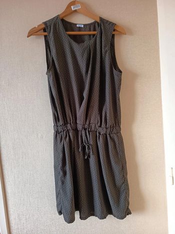 Robe courte. Sans manches .  Marque Pimkie (938)