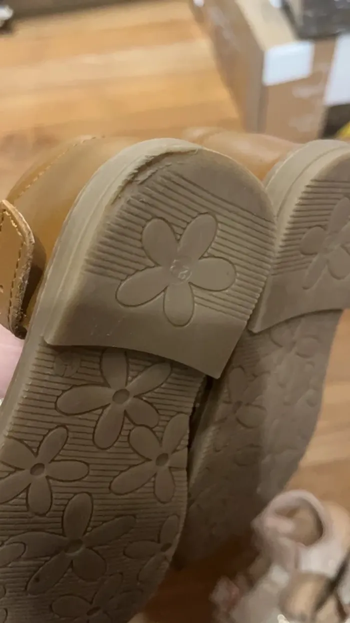 Lot 3 paire de sandale fille 23 - photo numéro 11