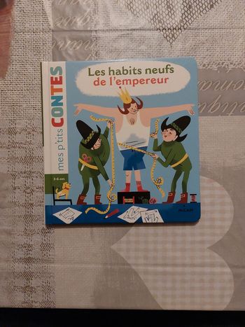 Livre neuf Les habits neufs de l'empereur