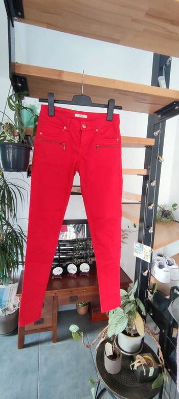 Jean rouge mim