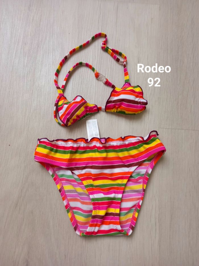 Bikini 2 pièces taille 92 neuf