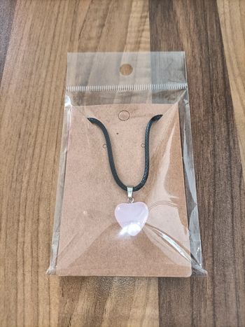 Collier neuf cœur rose à offrir