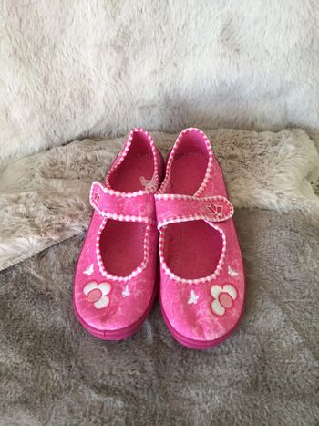 Paire de chaussons rose à scratch taille 33 (0124)