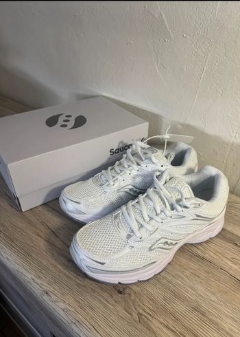 Saucony omni 9 full white basket à la mode 
