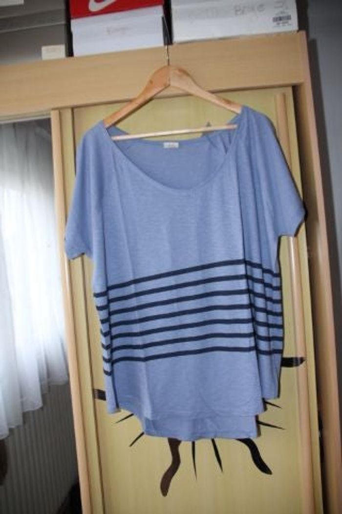 top bleu a rayure