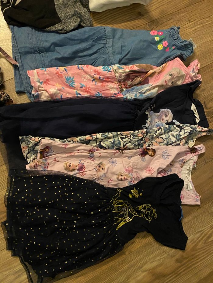 Lot 56 vêtements fille T 4ans - photo numéro 9