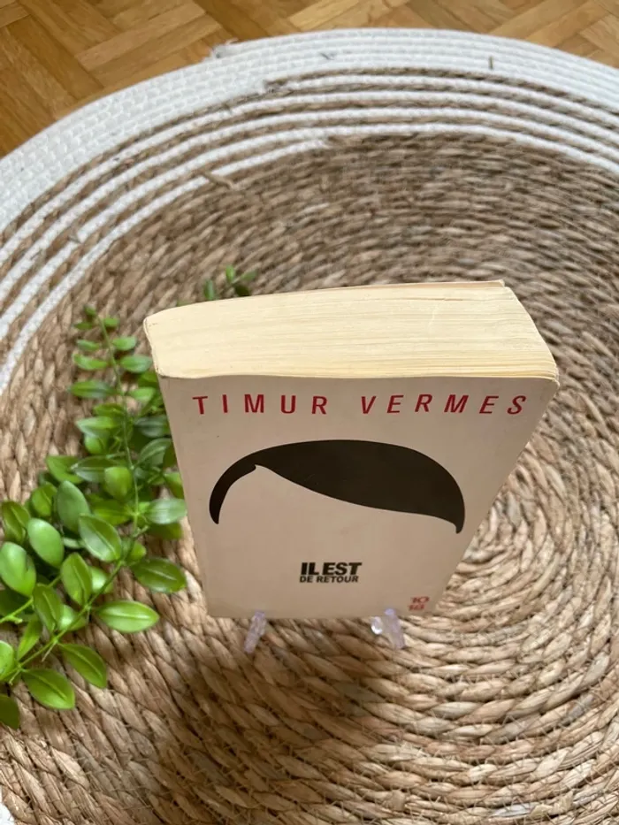 Livre - il est de retour - photo numéro 2