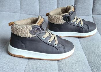 Chassures montantes fourrées taille 23