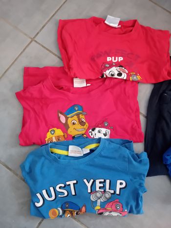 Lot de pyjama pat patrouille 5 ans.