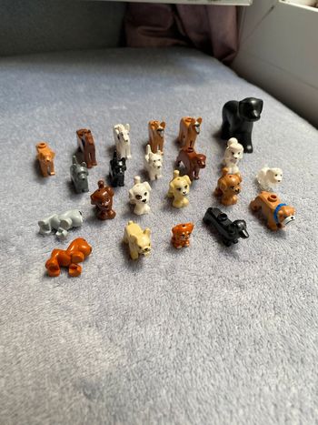 Lot de 22 chiens lego différents (dogs), plusieurs races de chiens
