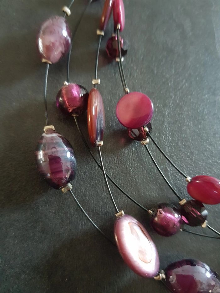 Collier fil noir perles prunes - photo numéro 2