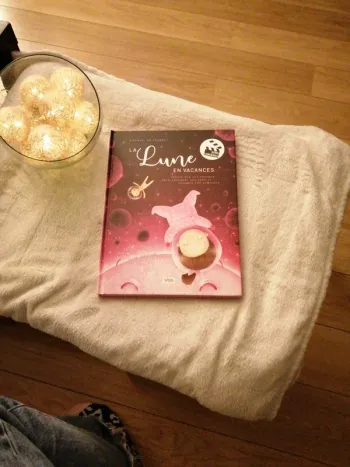 Livre "la lune en vacances"