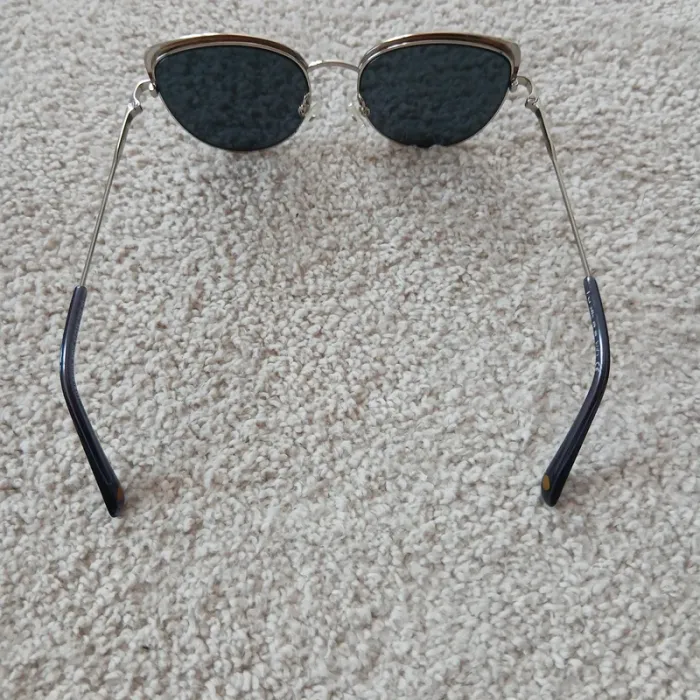 Lunette de soleil - photo numéro 4