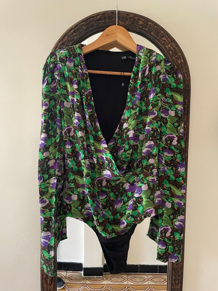 💚body Zara imprimé floral épaules structurées manches bouffantes chic taille S - photo numéro 1