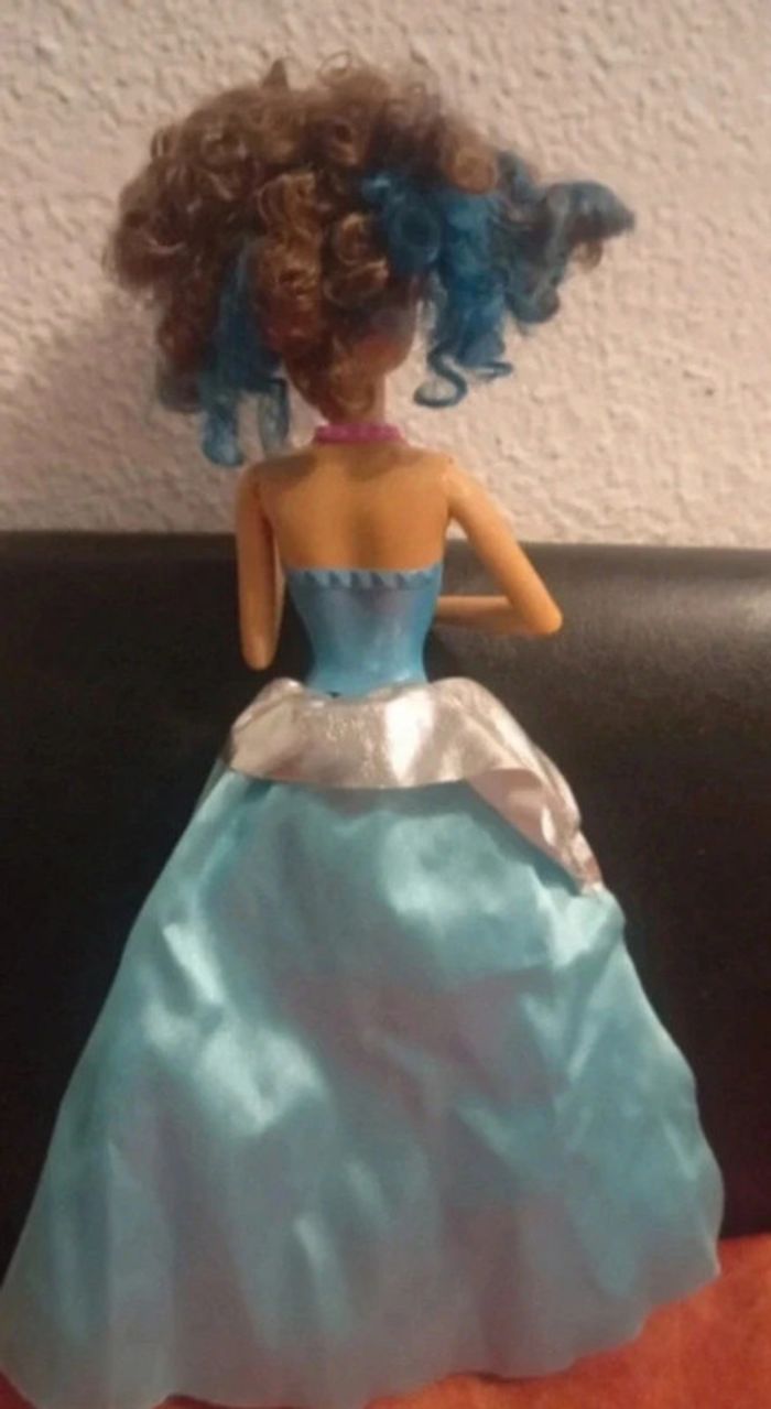 Barbie Erika de Mattel - photo numéro 2