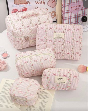 Lot de trousses de toilette cosmétiques 