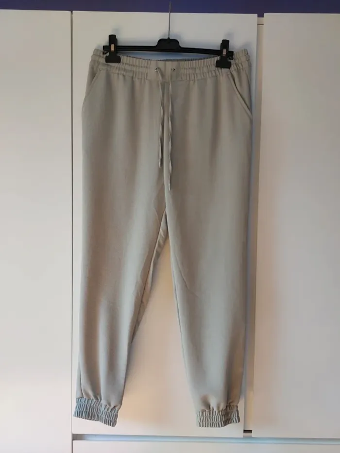 Pantalon léger style jogging vert sauge