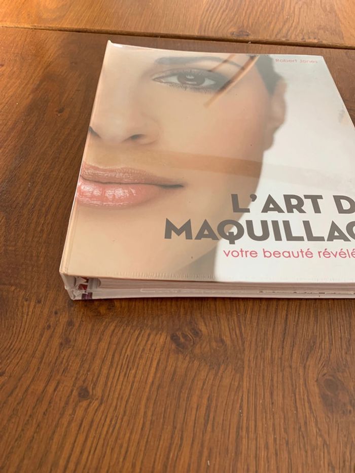 2 livres L’art du maquillage + 100 coiffures - photo numéro 2