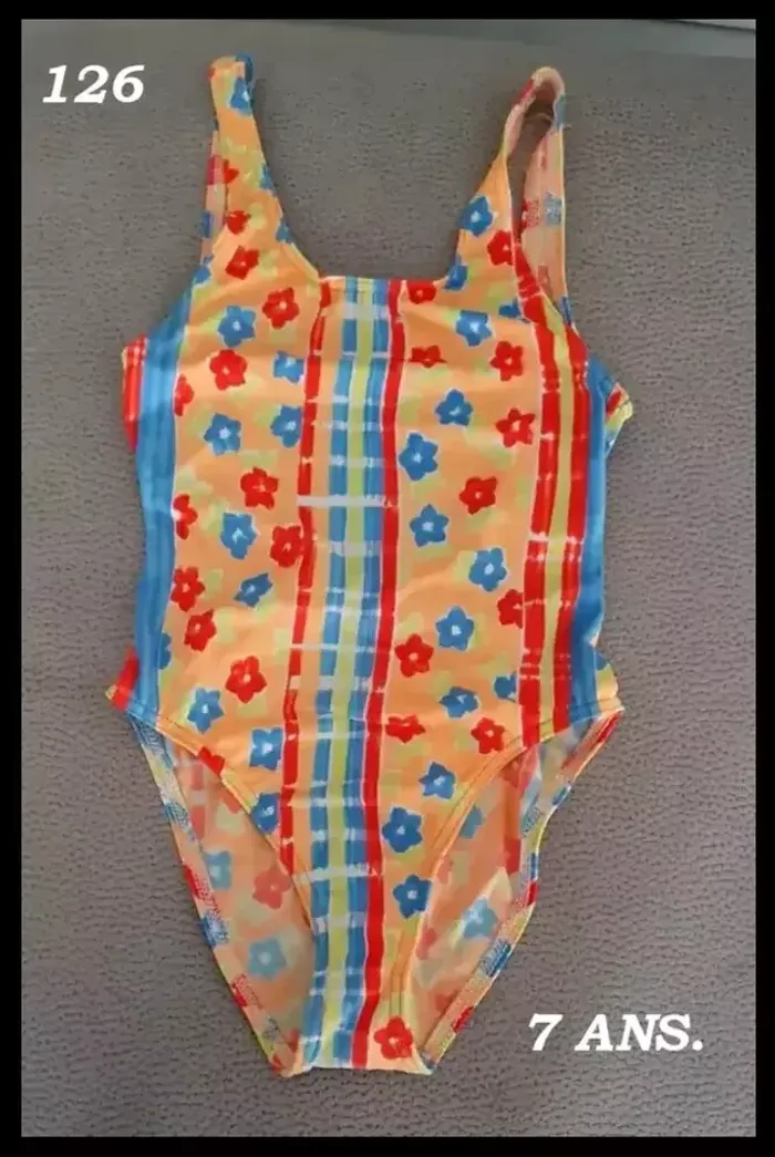 Lot vêtements fille Taille 6 à 7 ans - photo numéro 10