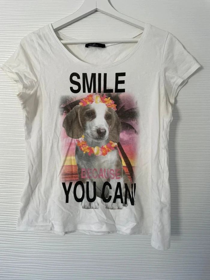 Haut t-shirt blanc coloré motifs imprimés chien manches courtes col rond