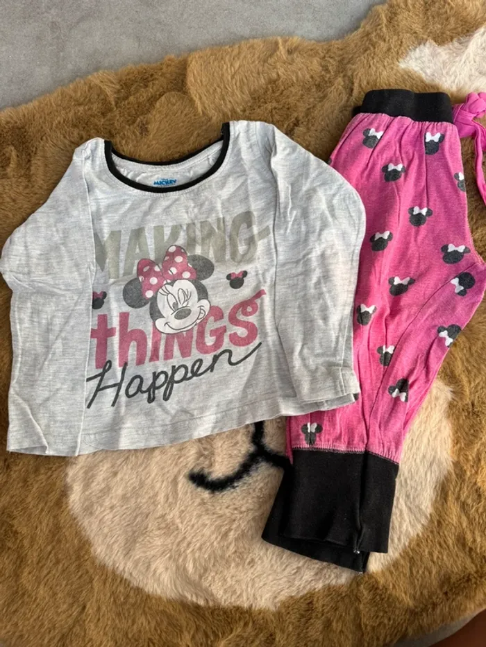 Pyjama Mickey 3 ans bon état