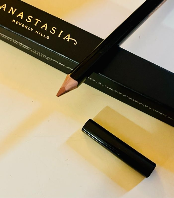 anastasia beverly hills, crayon levres neuf , 1,49gr (valeur 26€) - photo numéro 2