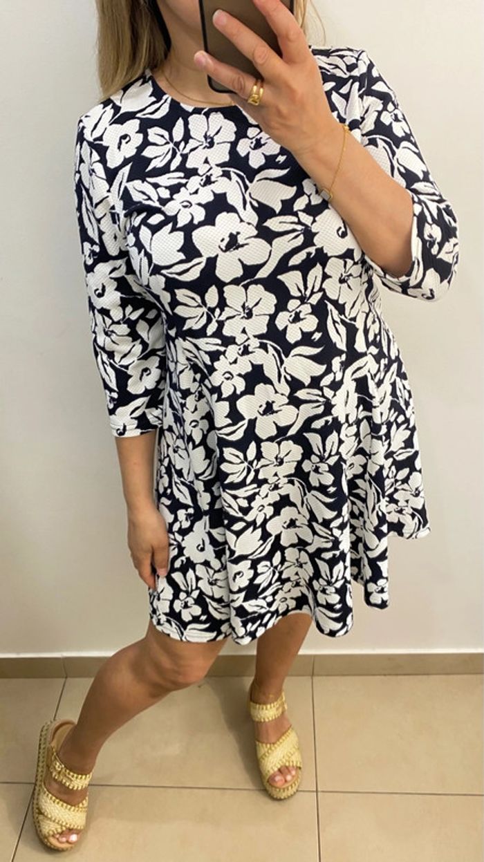 Petite Robe Imprimée Fleurs Taille M - photo numéro 3