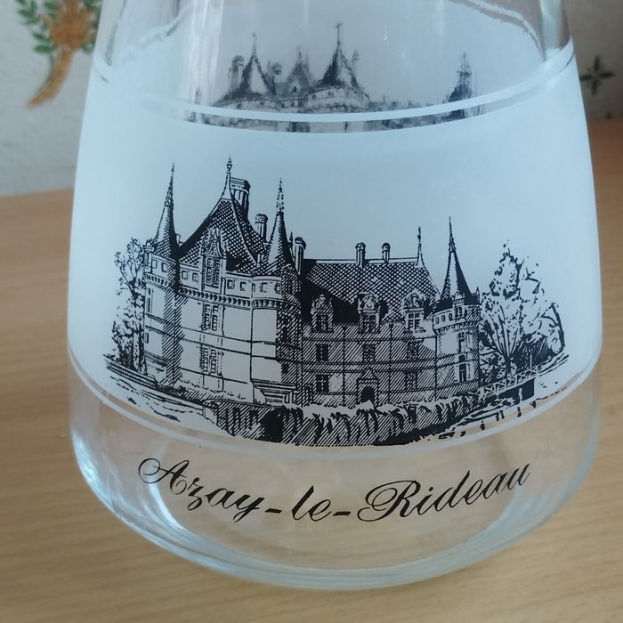 Carafe en verre les châteaux de la loire. Neuf - photo numéro 2