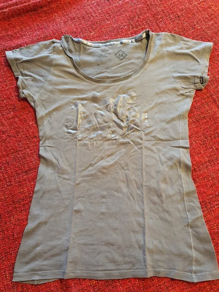 Tee shirt