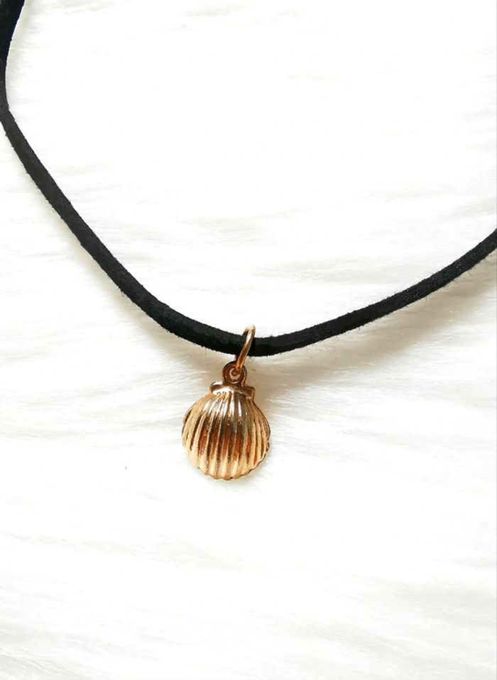 Collier ras de cou noir et doré coquillage perle 🖤 - photo numéro 2