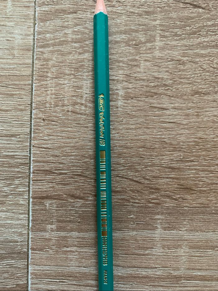 Taille crayon à réservoir et gomme intégrée + 1 crayon à papier HB Bic - photo numéro 4